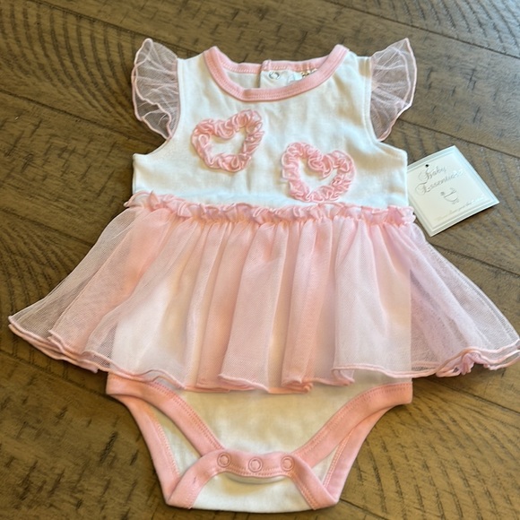 6 months new little one piece - Picture 3 of 3